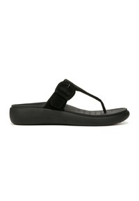 Zwarte flip-flop sandalen met een textuur voetbed, rubberen zool en een gespaccent op de band. Minimalistisch ontwerp en vlakke constructie.