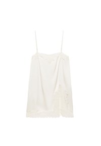 Camisole en satin blanc avec fines bretelles réglables et bordure en dentelle festonnée à l'ourlet et à l'encolure, avec un détail floral en dentelle sur un côté.