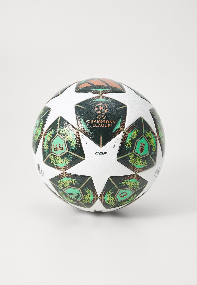 Minge de fotbal albă cu panouri hexagonale verzi și negre, având logo-ul Ligii Campionilor UEFA și un model de stele, cu o suprafață texturată.