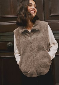 Next REGULAR FIT  - Waistcoat - khaki