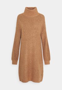 Abito a maglia con colletto alto, maniche lunghe a palloncino e un tessuto beige-marrone testurizzato. Presenta spacchi laterali per facilitare il movimento.