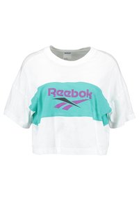 Bílý a tyrkysový zkrácený tričko s velkým purpurovým logem Reebok na přední straně; vyrobené z měkké bavlny s volným střihem.