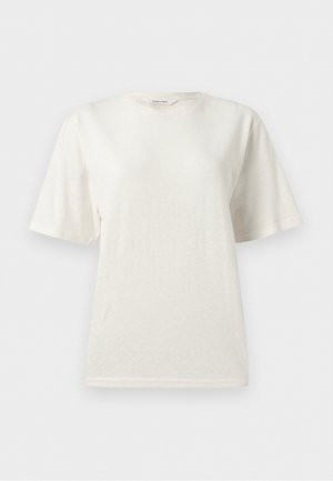T-shirt blanc uni à manches courtes avec col rond, coupe décontractée et étiquette de marque visible au niveau du col.