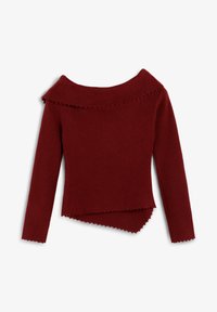 Top de punto color burdeos, con escote descubierto en los hombros y mangas largas, con borde y dobladillo con detalles ondulados, fabricado con un tejido suave de textura lisa.