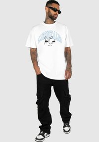 MJ Gonzales Nyomott mintás póló - white