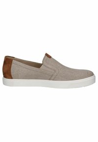 Instap schoenen van lichtbeige stof met een gestructureerde afwerking, bruine suède accenten op de hak en een witte rubberen zool.