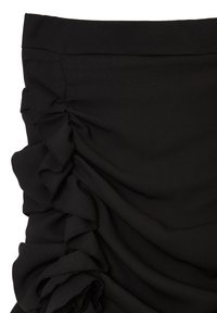 Schwarzer Rock mit gerafftem Design, featuring Rüschendetails an der Seite. Aus glattem Stoff gefertigt, mit einem Taillenbund oben.