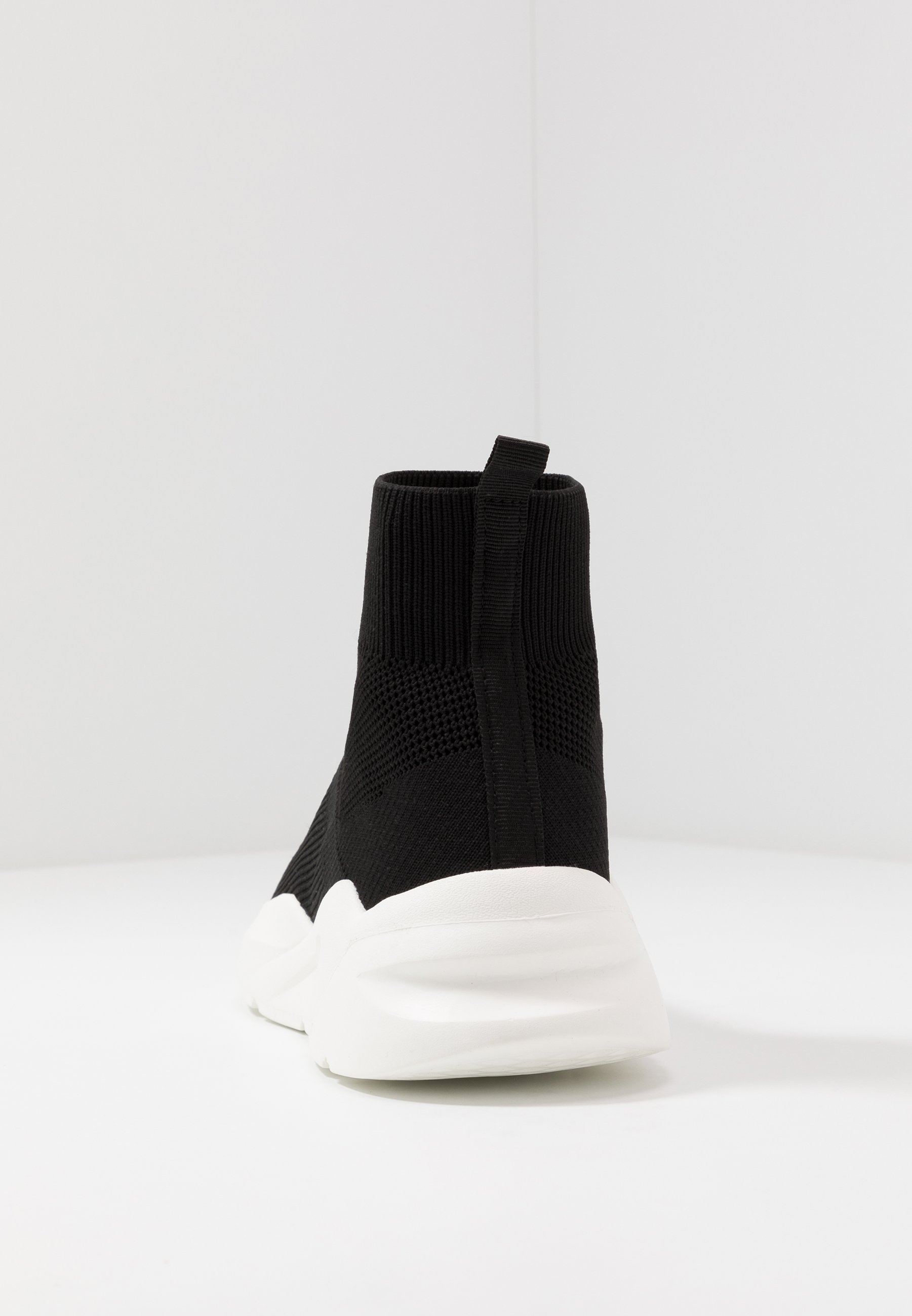 Pier One Høye joggesko blackwhitesvart Zalando.no KARL LAGERFELD VENTURE Høye joggesko blackwhitesvart