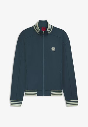 Giacca zip-up blu navy con colletto a coste, strisce verdi a contrasto sui polsini e sull'orlo, e un logo discreto sul petto. Adatta per un look casual.