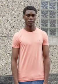 Tommy Hilfiger T-shirt básica - frosty peach