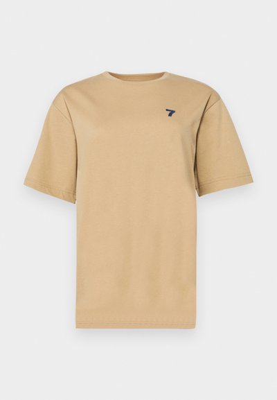 Beige cotton t-shirt with a round neckline and short sleeves. Features a small navy blue '7' logo on the left chest area.