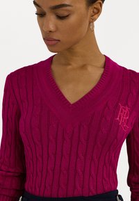 Lauren Ralph Lauren CABLE KNIT CRICKET JUMPER - Neule - fuchsia berry