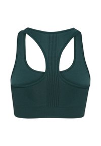 Ciemnozielony stanik sportowy o designie z racerbackiem, wykonany z teksturowanej tkaniny i z pionowymi perforacjami wzdłuż pleców, zapewniającymi wentylację i wsparcie.