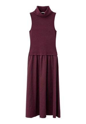Vestido sin mangas de color burdeos con un escote alto, que presenta un cuerpo ajustado y una falda fluida y fruncida para una silueta relajada.