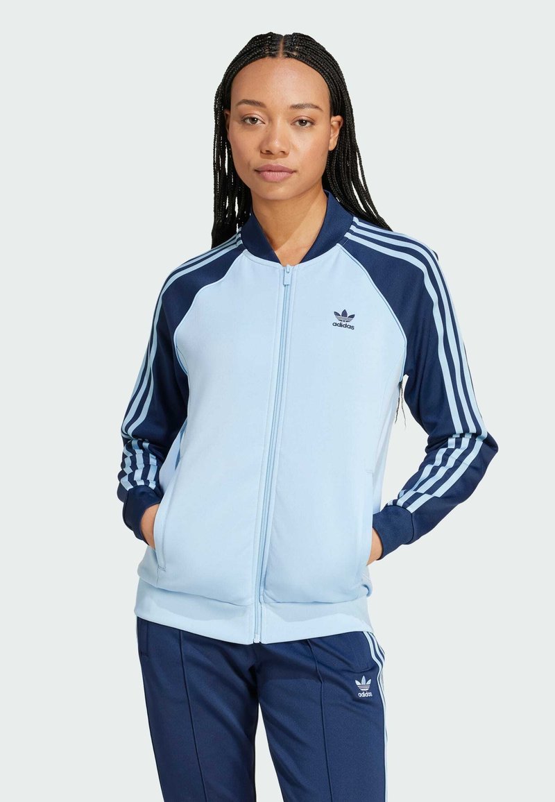 adidas Originals ADICOLOR CLASSICS SUPERSTAR TRACK - Vetoketjullinen college - clear sky