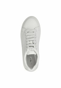 Weißer Sneaker mit einem glatten, synthetischen Obermaterial, runder Zehenpartie, strukturierten weißen Schnürsenkeln und minimalistischem Design. Innenfutter ist grau.