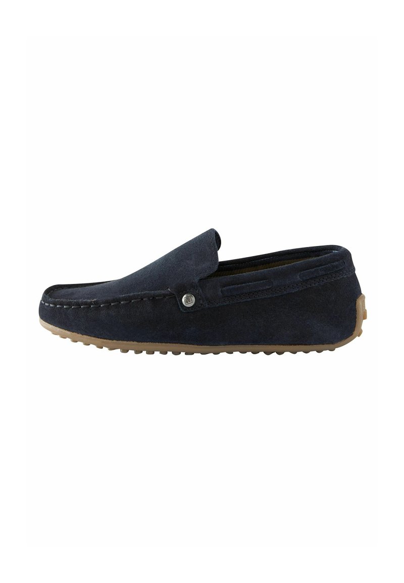 Marineblaue Wildleder Slipper mit abgerundetem Zehenbereich, dekorativen Nähten und einer Gummisohle mit erhöhten Texturen für besseren Halt. Mit seitlichem elastischen Einsatz.