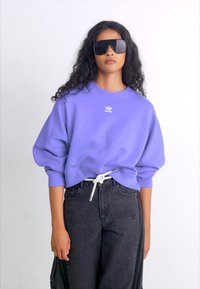 adidas Originals ESSENTIALS CREW FLEECE - Športni pulover - semi blue