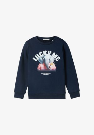 Mornarica pulover s krojnim ovratnikom, ki prikazuje grafiko slona v rožnati jakni, ter belo besedilo: "SREČEN SEM, PRIPRAVLJEN NA PARTI."