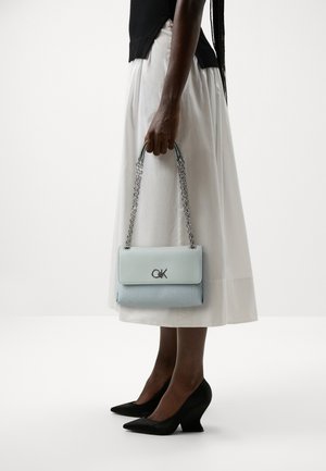 Calvin Klein RE-LOCK  - Borsa a tracolla - pigeon jacquard mono