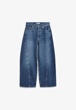 Jeans di denim blu a gamba larga con vita alta, dotati di chiusura con bottoni, design a cinque tasche e cuciture a pannello a contrasto.