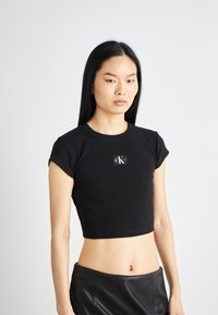 Calvin Klein Jeans LABEL  - Camiseta estampada - black