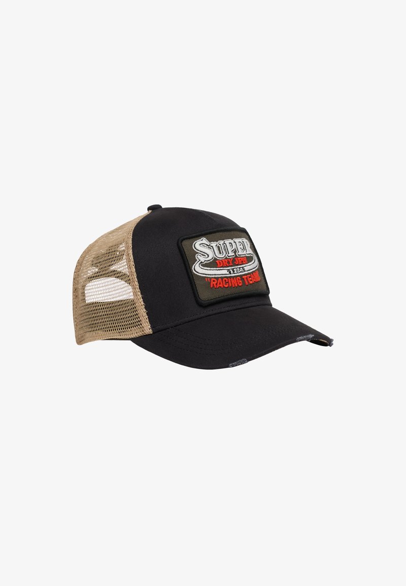 Casquette de baseball noire avec un dos en mesh beige. Elle présente un patch rectangulaire avec "Super Dry" et "Racing Team" brodés en rouge et blanc.