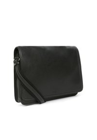 Borsa a tracolla in pelle nera con una texture liscia, design piatto, cuciture decorative e tracolla regolabile.