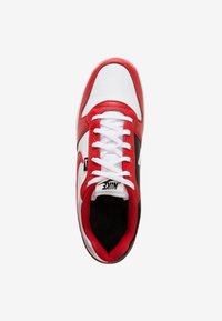 Nike Sportswear NIKE SPORTSWEAR EBERNON LOW PREMIUM SNEAKER HERREN biały
