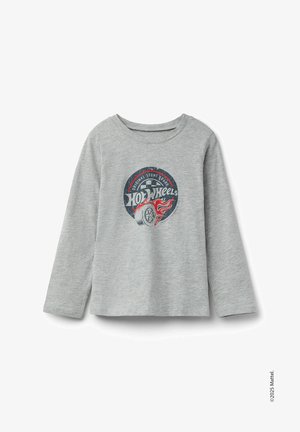 Šedé tričko s dlouhým rukávem vyrobené z bavlněné směsi, s barevným grafickým potiskem "Hot Wheels" uprostřed, kde je zobrazeno kolo a plameny.
