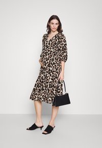 ONLY MATERNITY OLMOLIVIA WRAP MIDI DRESS - Nappali ruha - white/sand