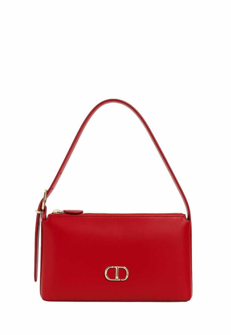 Borsa a tracolla in pelle rossa con forma rettangolare, dotata di una sola tracolla e di un dettaglio logo dorato sul davanti. Chiusura con zip nella parte superiore.