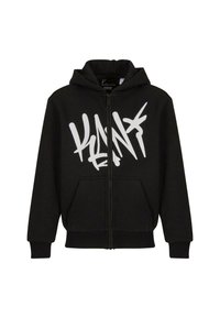 Svart zip-up hettegenser laget av myk stoff, med en stor hvit graffiti-stil logo på forsiden og kenguru-lomme.