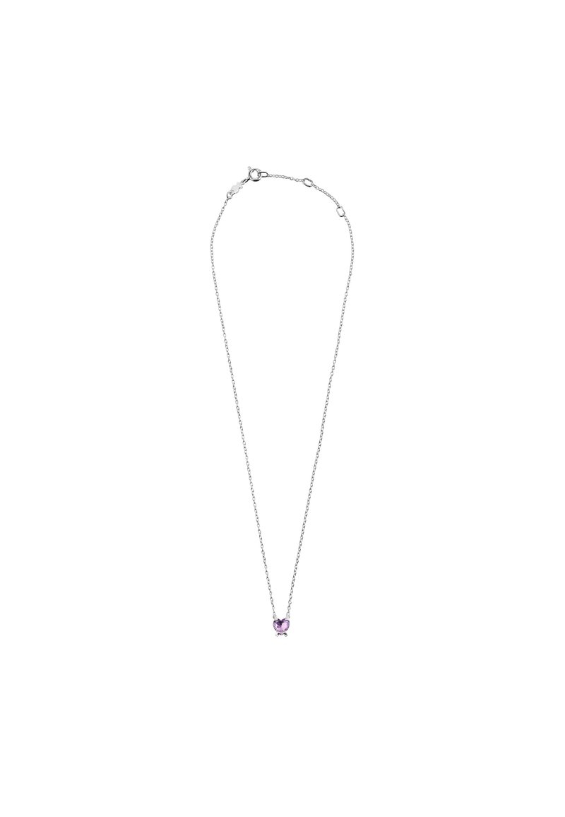 Collar de cadena de plata con un colgante de gema púrpura en forma de corazón en el centro, con un diseño delicado y minimalista.