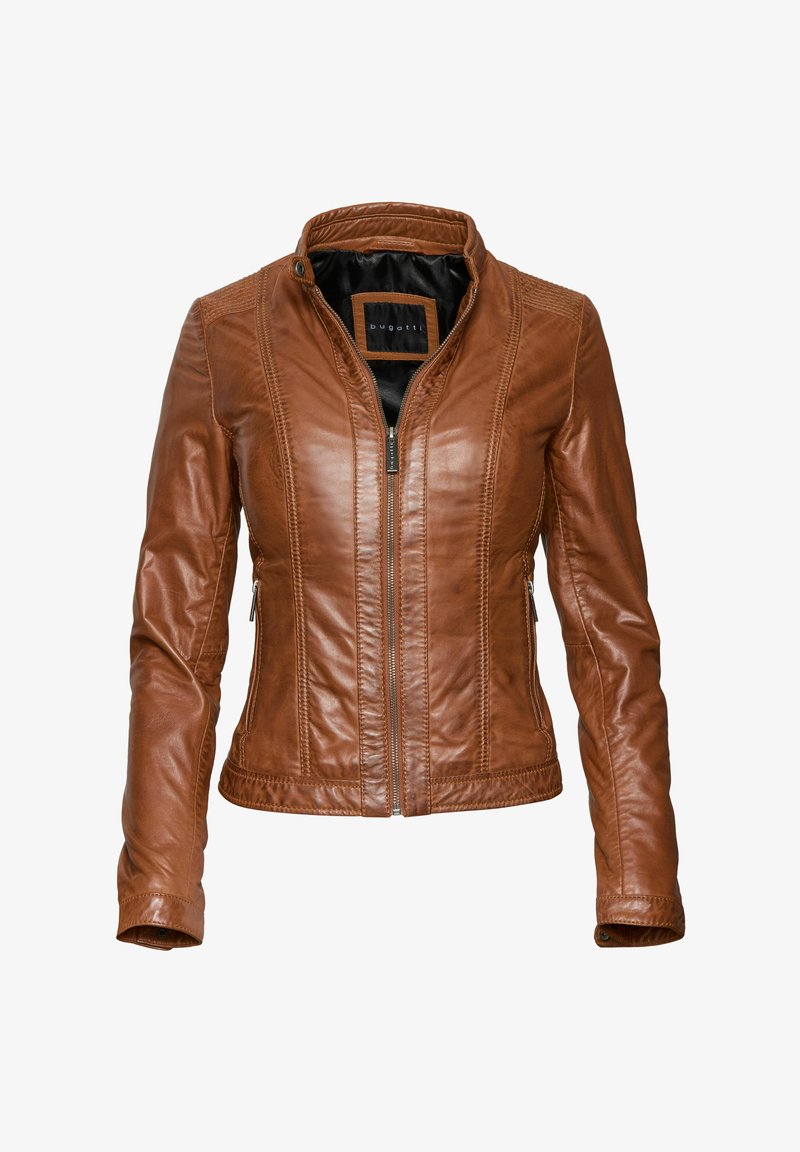 Giubbotto in pelle marrone con un design aderente, colletto rialzato, chiusura a zip e dettagli trapuntati sulle spalle. Texture liscia con tasche laterali.