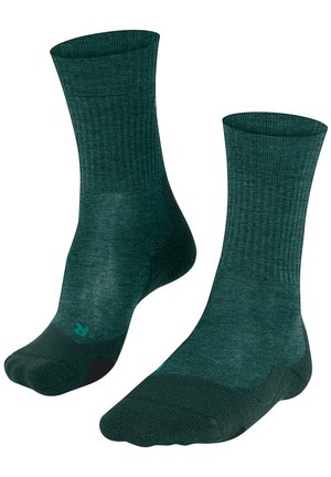 Grüne gerippte Socken aus einem Stoff mit glatter Textur. Mit verstärkter Spitze und Ferse sowie einem Logo in der Nähe der Spitze. Standard Crew-Höhe.