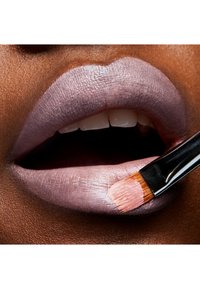 MAC FROST LIPSTICK - Barra de labios - pink power