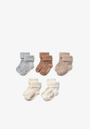 Sett med fem par ribbestrikkede sokker, i lysegrå, brun, beige og kremfarger med kontrasterende mansjetter. Hvert par har logodetalj.
