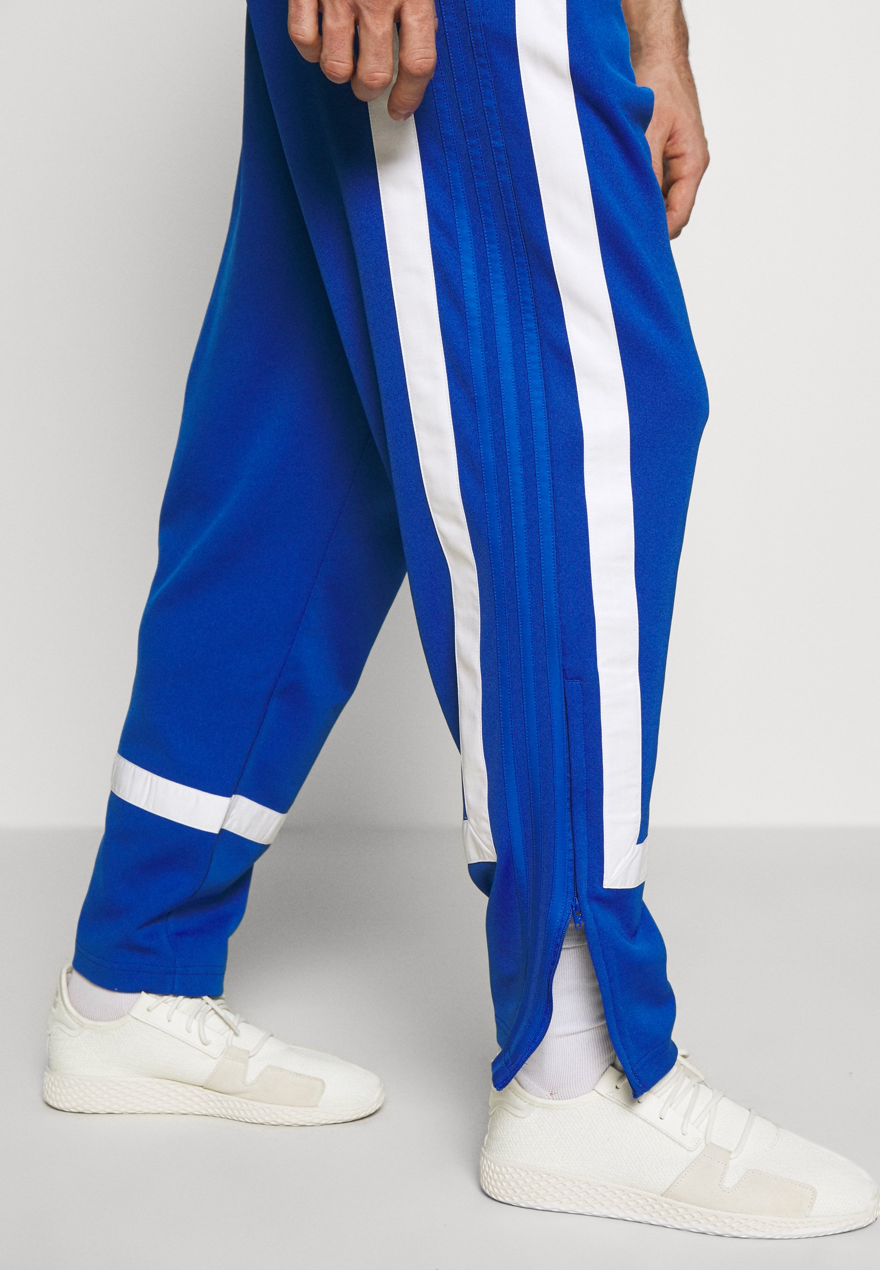 adidas Originals WARMUP Jogginghose bluewhite Zalando.at adidas Originals WARMUP Jogginghose bluewhite Zalando.at