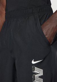 Nike Performance FORM PANT - Pantalones deportivos - black/metallic silver