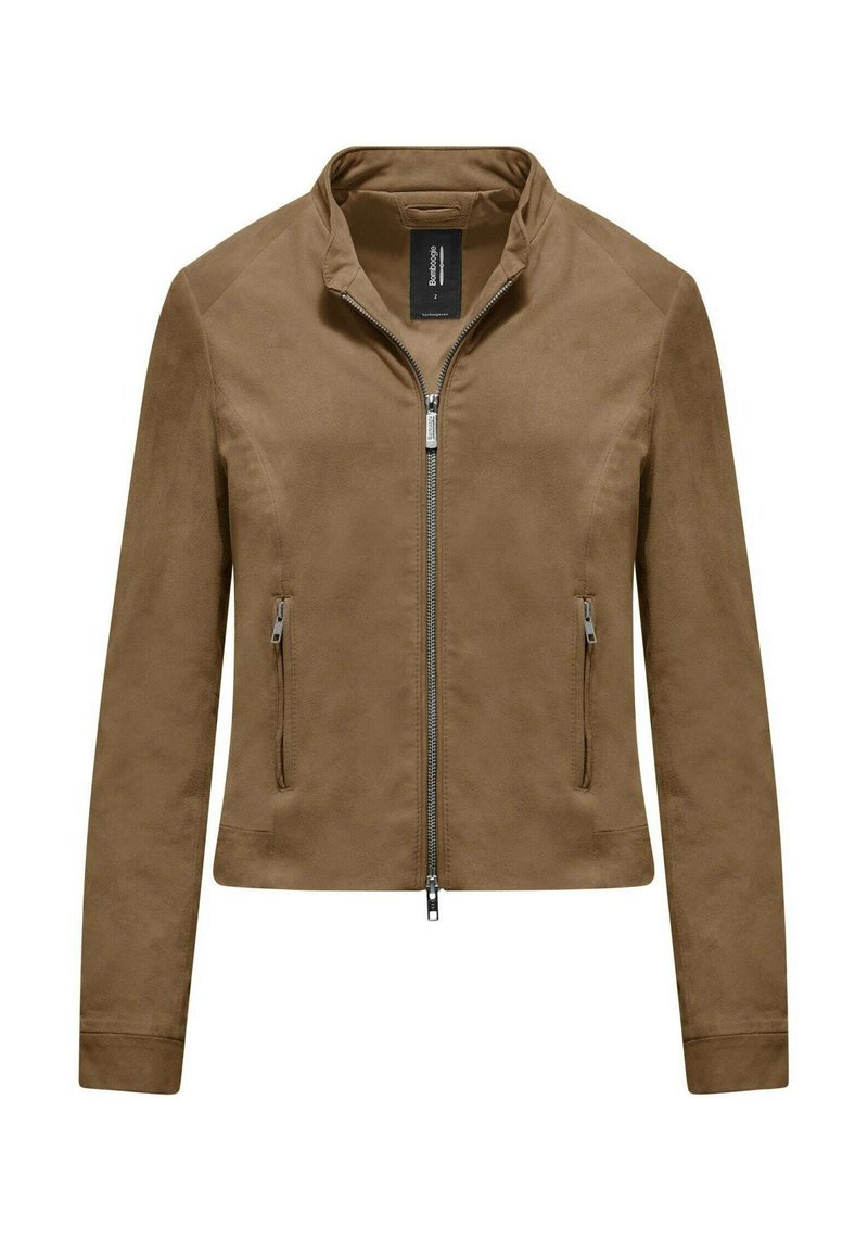 Giacca in finta pelle scamosciata marrone con zip frontale, colletto alla coreana, due tasche laterali e maniche lunghe. Texture liscia e vestibilità sartoriale.