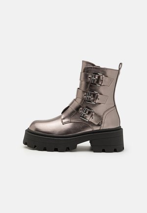 Even&Odd Enkellaarsjes met plateauzool - gunmetal