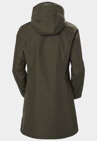 Manteau imperméable vert avec capuche, manches longues et coupe droite. Fabriqué en matériau lisse et léger. Logo de la marque sur la capuche.