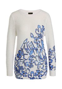 Weißer Strickpullover mit blauer Blumenstickerei, rundem Halsausschnitt, langen Ärmeln und strukturiertem Stichmuster. Die Muster bedecken die Vorderseite und die Ärmel.