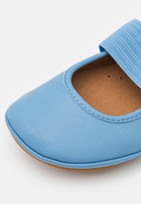 Camper RIGHT - Bailarinas con hebilla - medium blue