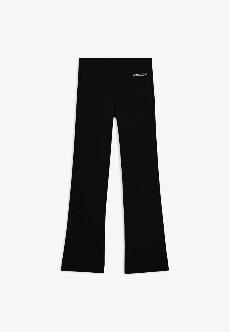 Pantalones de campana negros hechos de una tela elástica; cuentan con una cinturilla suave y un pequeño logo dorado "FREDDY" en la parte superior izquierda.