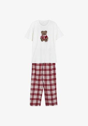 Biały bawełniany t-shirt z nadrukiem brązowego misia. Czerwono-białe, w kratę spodnie piżamowe mają luźny krój i boczne szwy.
