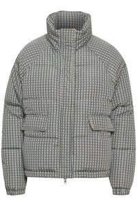 Puffjakke med høy krage, med et houndstooth-mønster i beige og marineblå. Inkluderer to frontlommer og glidelås.