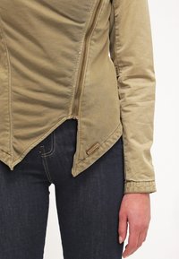 khujo Jas - khaki