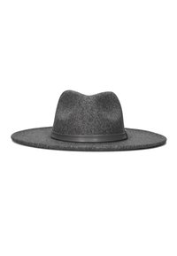 Grijs vilten hoed met brede rand en een gladde zwarte band, voorzien van een gestructureerde kroon en een platte, ronde rand.